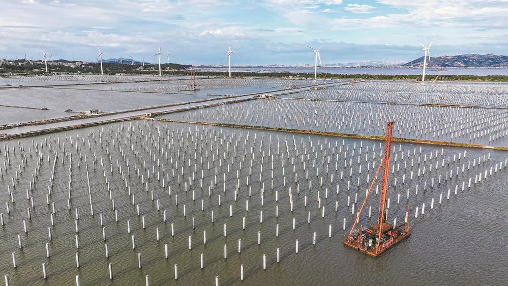 华润忠门A区100MW渔光互补光伏电站项目建设现场