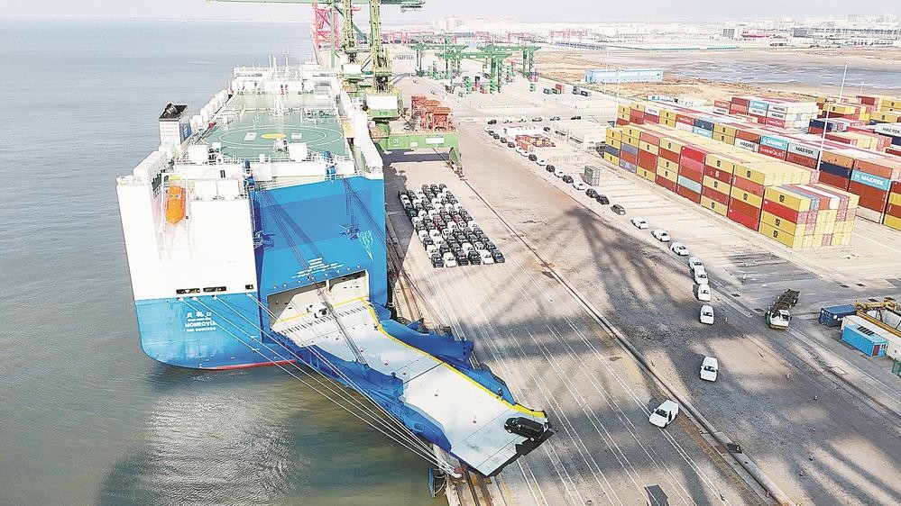 “福建造”船舶与汽车协同出海