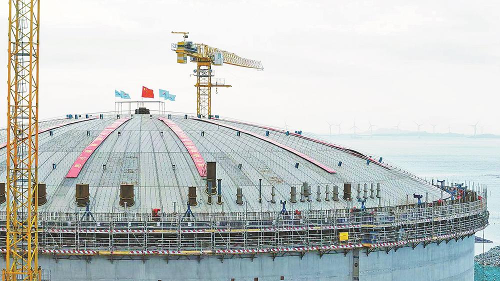 中国石油福建LNG接收站1号储罐“气顶升”作业顺利完成