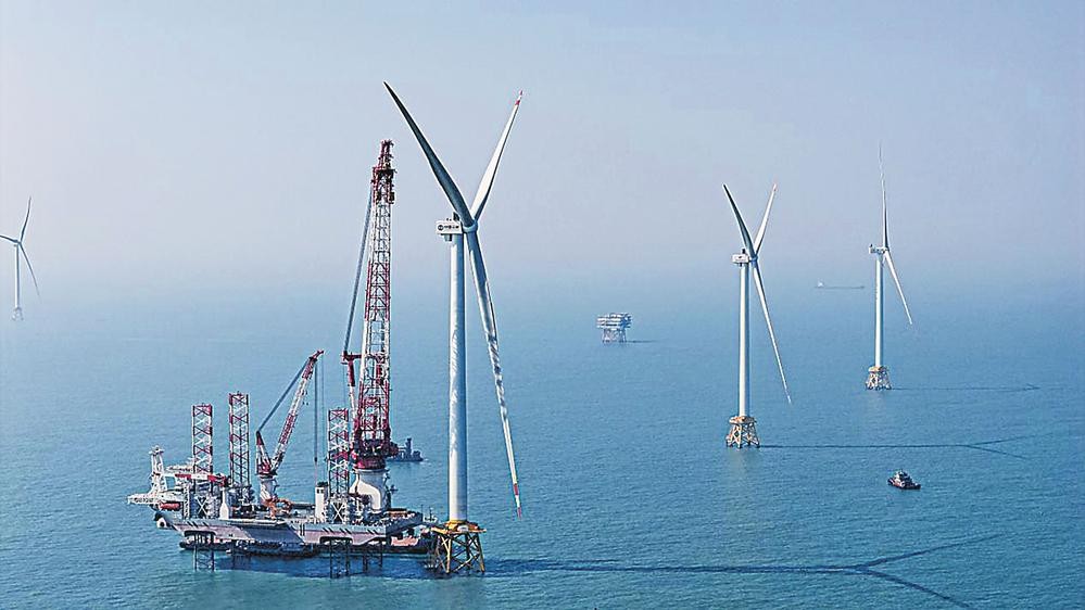 全球首台20兆瓦海上风机在闽成功吊装