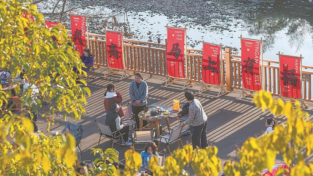 武夷山市崇阳溪漫步道围炉煮茶体验人气正旺