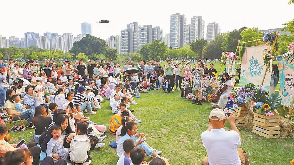 草地音乐会添彩周末