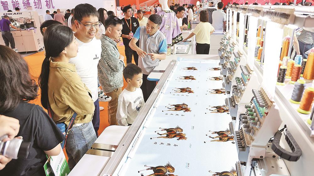 第二十八届海峡两岸纺织服装博览会启幕