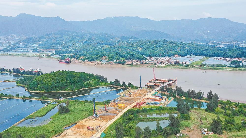 国道G228线福安乌山特大桥施工现场机械轰鸣