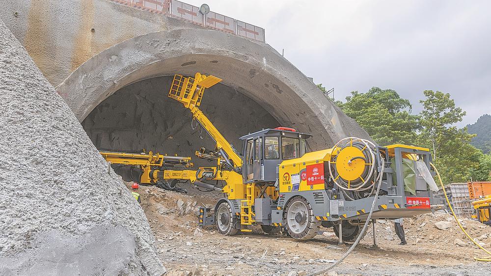 温福高铁福建段首座上跨既有线隧道全面进洞