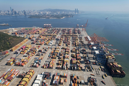 Fujian port site goes green with battery swapping