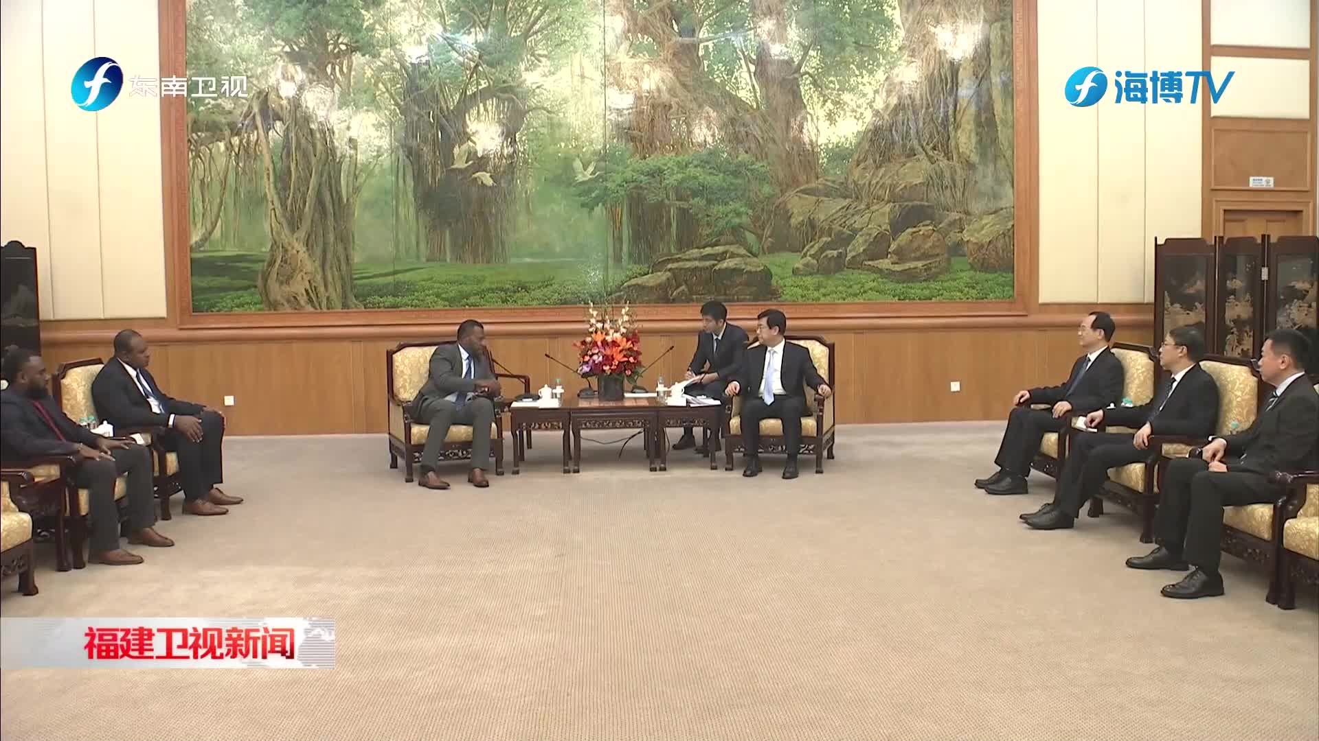 赵龙分别会见柬埔寨参议院第一副主席吴波烈、瓦努阿图议会第三副议长帕奥罗