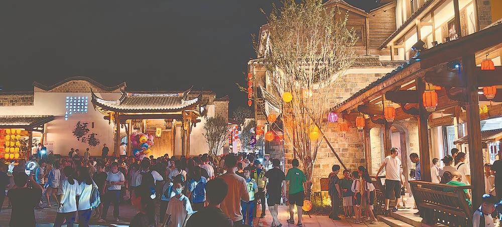 建瓯铁井栏游人如织