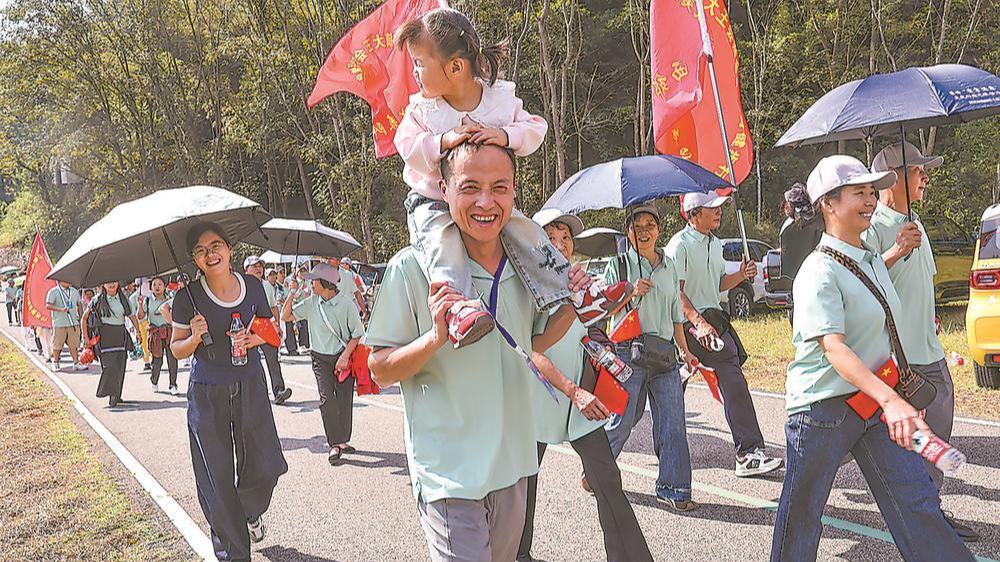 第八届“大王会狮”全民健身健步行活动在武夷山市兴田镇举行